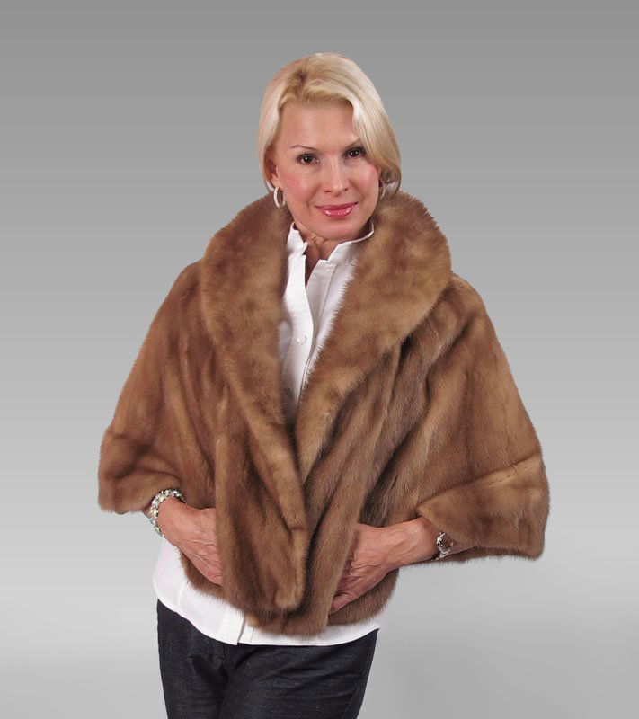 VINTAGE MINK STOLE Julius Garfinckel & Co Washingt: VINTAGE MINK STOLE: From the prominent department store Julius Garfinckel & Co Washington, 5" high collar, 24" front, 22" back.