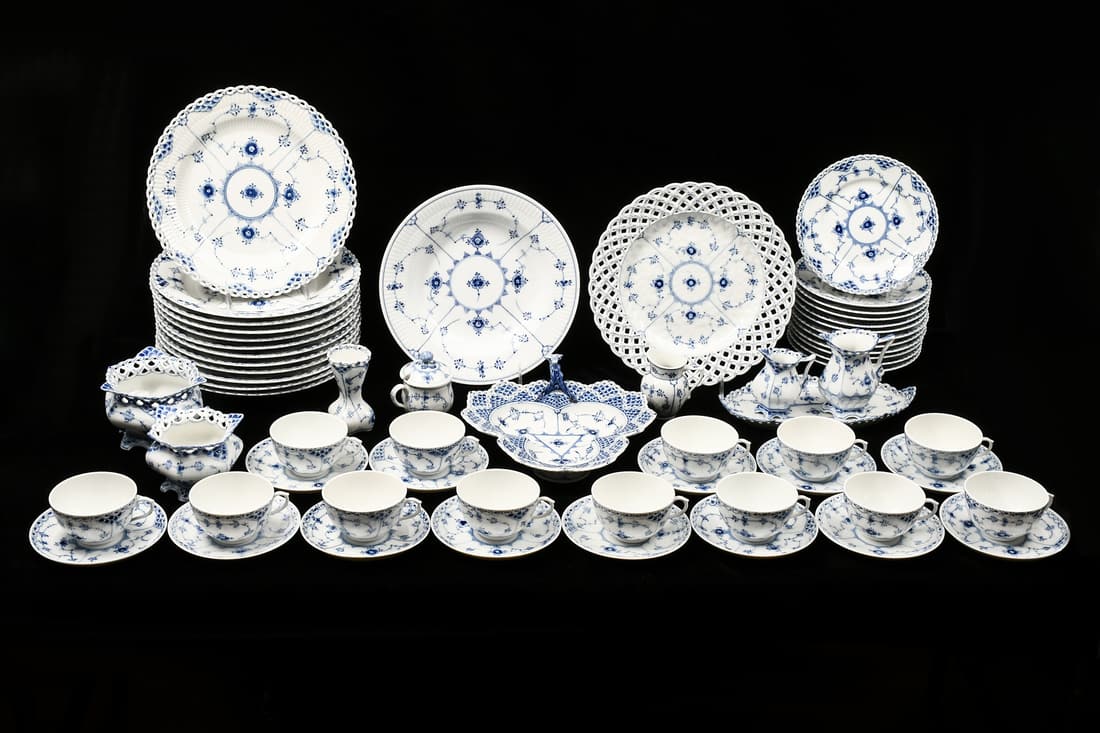 ROYAL COPENHAGEN CHINA (1084 PATTERN) BLUE FLUTED FULL LACE: ROYAL COPENHAGEN CHINA (1084 PATTERN) BLUE FLUTED FULL LACE: Copenhagen's Blue Fluted pattern was introduced in 1775, the same year Royal Copenhagen was founded in Denmark. To this day, the pattern is