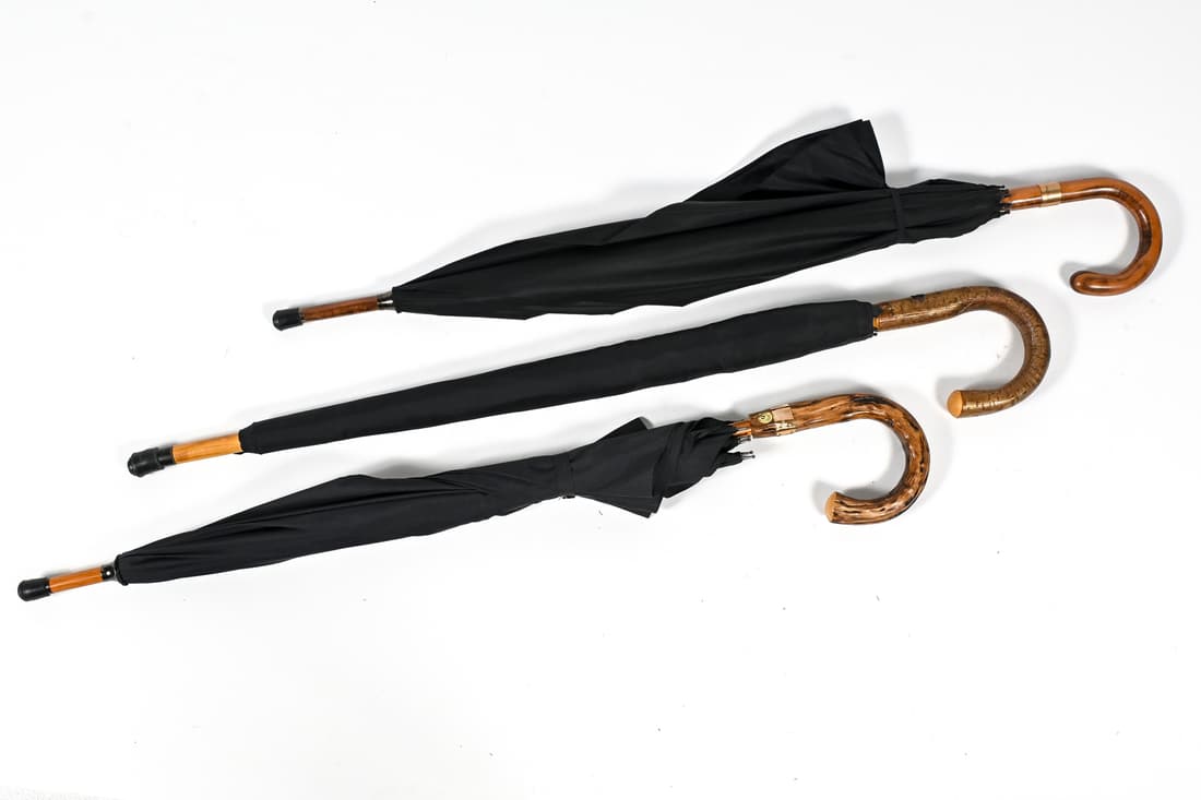 3 PC. PAUL STUART & ITALIAN WOODEN HANDLED UMBRELL (1 of 6)