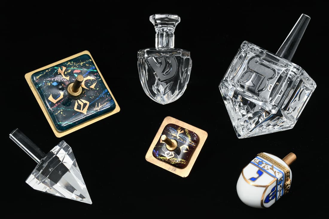 6 PC. DREIDEL COLLECTION: 6 PC. DREIDEL COLLECTION: Includes a large Waterford dreidel, two additional crystal dreidels, a hand-painted French enameled & gilt dreidel form pill box, and two signed Gary Rosenthal art glass & br