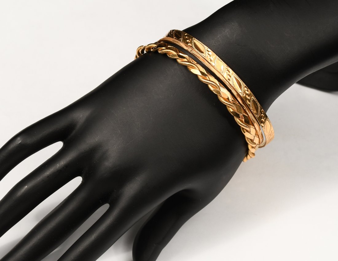 4 COUNT 22K GOLD BANGLES (1 of 9)