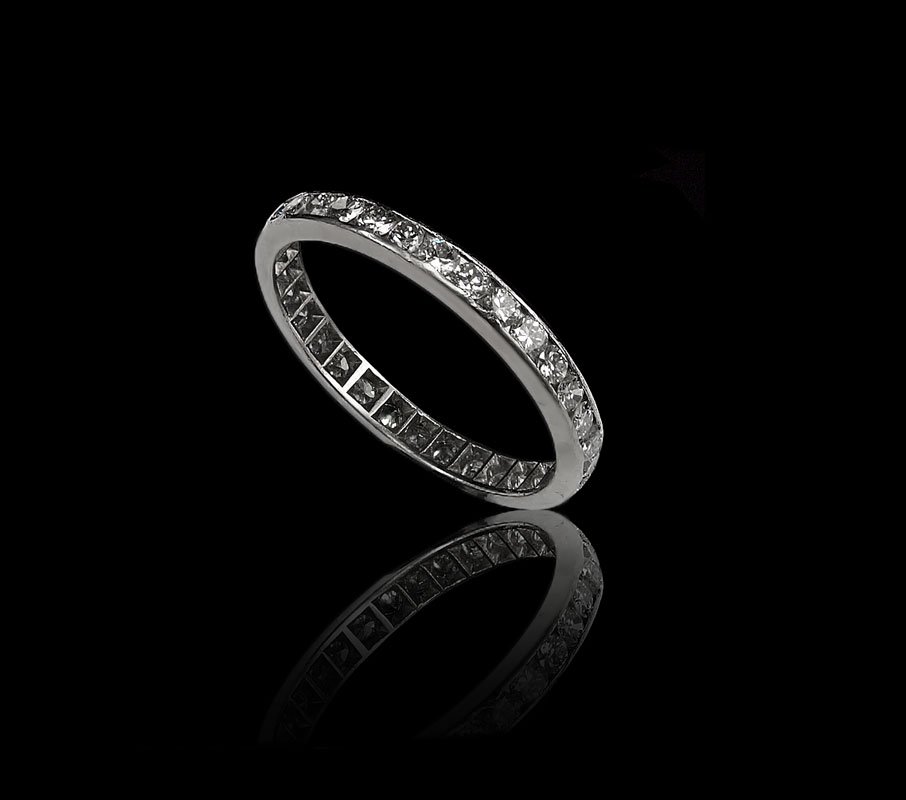 PLATINUM DIAMOND ETERNITY BAND RING .75 CT SZ 5.5: PLATINUM DIAMOND WEDDING / ETERNITY BAND RING: Platinum band of 32 round brilliant diamonds, all totaling approx. .75 Ct., averaging VS in clarity and G-H in color. Size 5.5 . Weight: 1.8 grams. Sold 