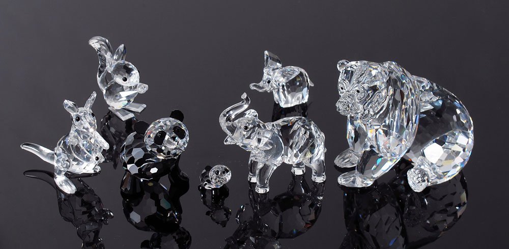 SWAROVSKI CRYSTAL 7 RARE ENCOUNTERS FIGURINES: SWAROVSKI CRYSTAL 7 RARE ENCOUNTERS FIGURINES: GRIZZLY, 7637 000 006, Heinz Tabertshofer, 2000-2006; SQUIRREL, Large ears - VAR. 17662 042 000, Max Schreck, 1985-; SMALL ELEPHANT, 7640 040 000, Adi St