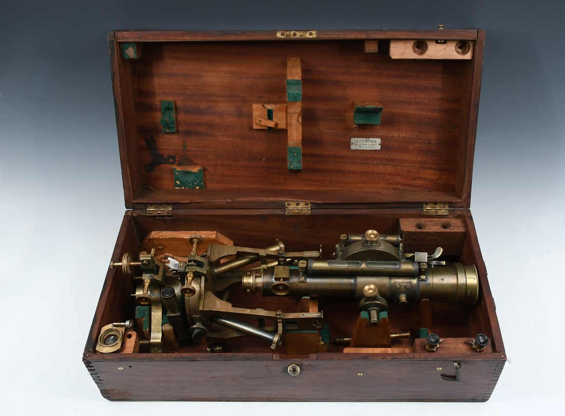 CASED ITALIAN PRECISION THEODOLITE BY SALMOIRAGH: CASED ITALIAN PRECISION THEODOLITE BY SALMOIRAGHI: "La Filotecnica" Precision Leveling Instrument, c. 1915, by Ing. A. Salmoiraghi & C., Milano. With maker's plaque inside. Brass construction with acc