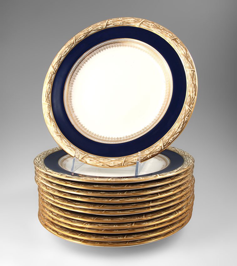 12 ROYAL WORCESTER PLATES, CA. 1899: 12 ROYAL WORCESTER PLATES, CA. 1899: Cobalt and gold border, approx. 9 3/4" dia.