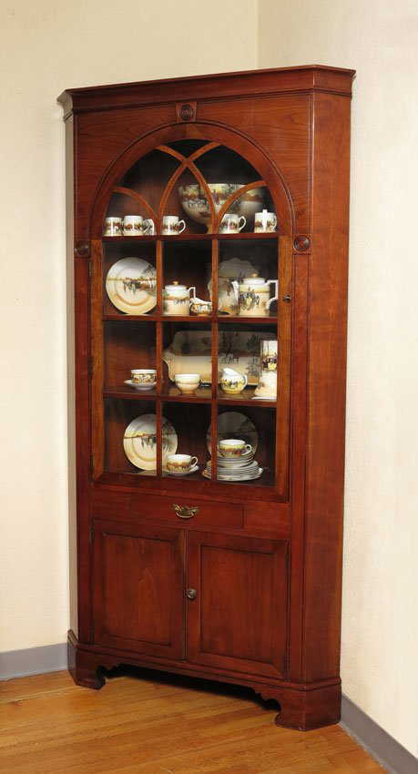 200: STATTON TRUTYPE AMERICANA CHERRY CORNER CABINET - 200: STATTON TRUTYPE AMERICANA CHERRY CORNER CABINET
