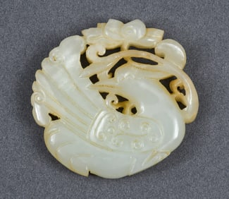 CARVED CHINESE QING DYNASTY WHITE JADE PENDANT