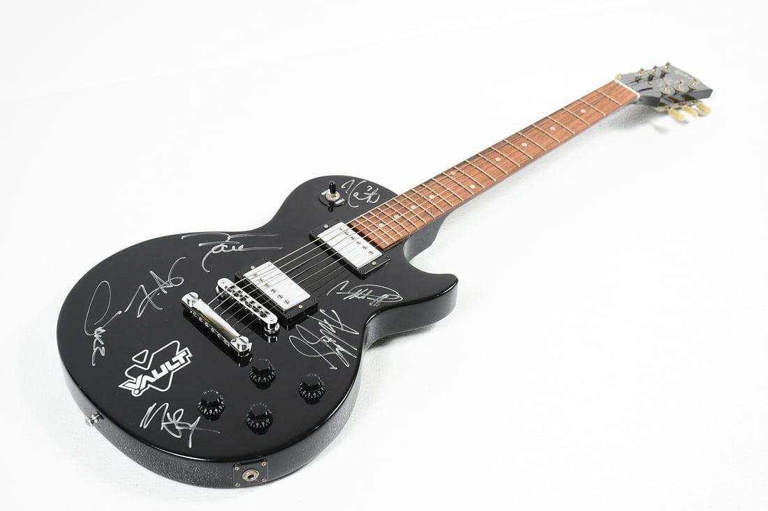 2008 CMA MUSIC FESTIVAL SIGNED GIBSON GUITAR W/COA: 2008 CMA MUSIC FESTIVAL SIGNED GIBSON GUITAR W/ COA: A Coca Cola Vault Promotional Les Paul Junior Special Gibson guitar. Of Mahogany & Rosewood with an Ebonized body. Silver marker signatures include