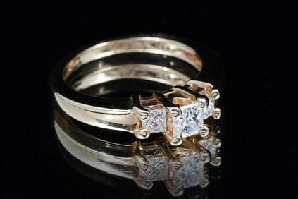 14K 3-STONE DIAMOND RING