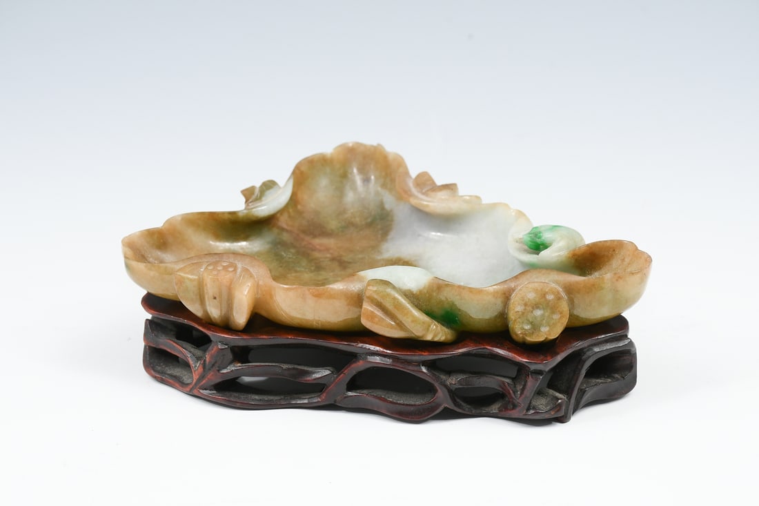 CHINESE CARVED JADE LOTUS PIN TRAY / BRUSH WASH: CHINESE CARVED JADE LOTUS PIN TRAY / BRUSH WASH: A carved Chinese Qing Dynasty Pond foliate motif Brush wash / Pin Tray with frog, of Jade. Resting on a pierced & fitted stand. Jade Approx. 1" h x 6"