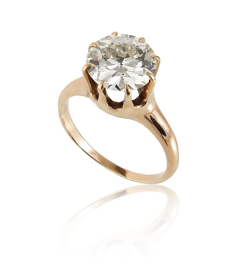 2.85 DIAMOND SOLITAIRE RING: 2.85 CT DIAMOND SOLITAIRE RING: 14K yellow gold ring with a single transitional round brilliant cut, approx. 2.85 Ct, diamond. Rated VS1 in clarity and O-P light yellow color. The diamond id Belcher s