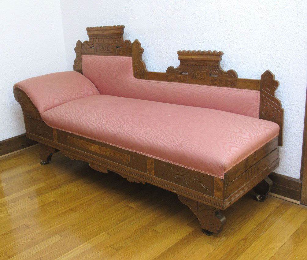 171 EASTLAKE VICTORIAN DAY BED/FAINTING COUCH