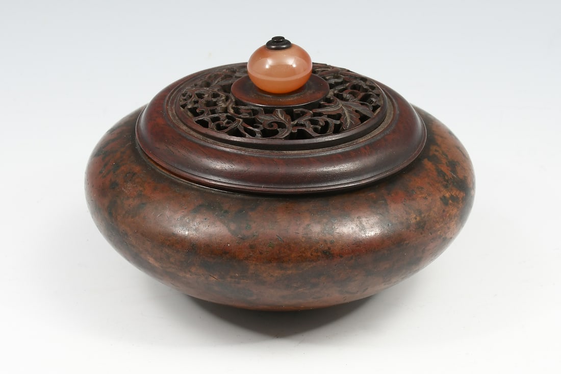EARLY CHINESE QING DYNASTY BRONZE CENSOR: EARLY CHINESE QING DYNASTY BRONZE CENSOR: A fine Bronze Censer with a pierced wood lid that has a polished natural stone finial. Single character mark at the underside. Approx. 3.625" h x 5.625" Dia.