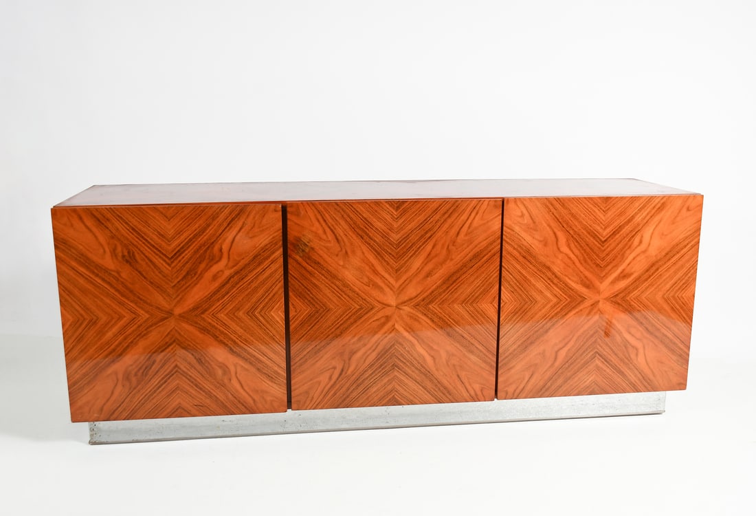 MILO BAUGHMAN FOR THAYER COGGIN CREDENZA: MILO BAUGHMAN FOR THAYER COGGIN CREDENZA / SIDEBOARD: Thayer Coggin credenza, the case with book-matched rosewood. Three doors open to reveal a section with four pull-out drawers and a double-width op