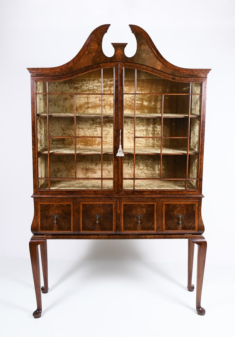 BURLWOOD QUEEN ANNE STYLE CHINA /CURIO CABINET (1 of 4)