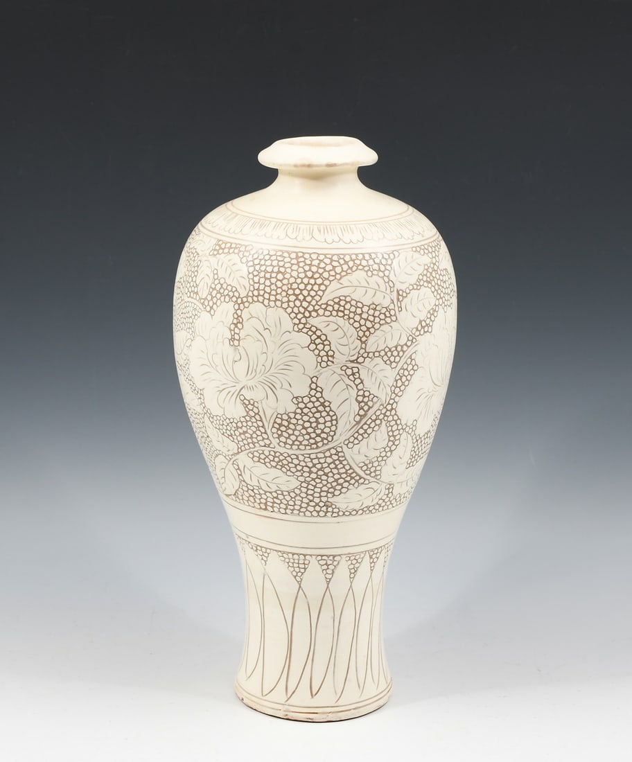 CHINESE EARLY QING DYNASTY STONEWARE PEONY VASE (1 of 4)