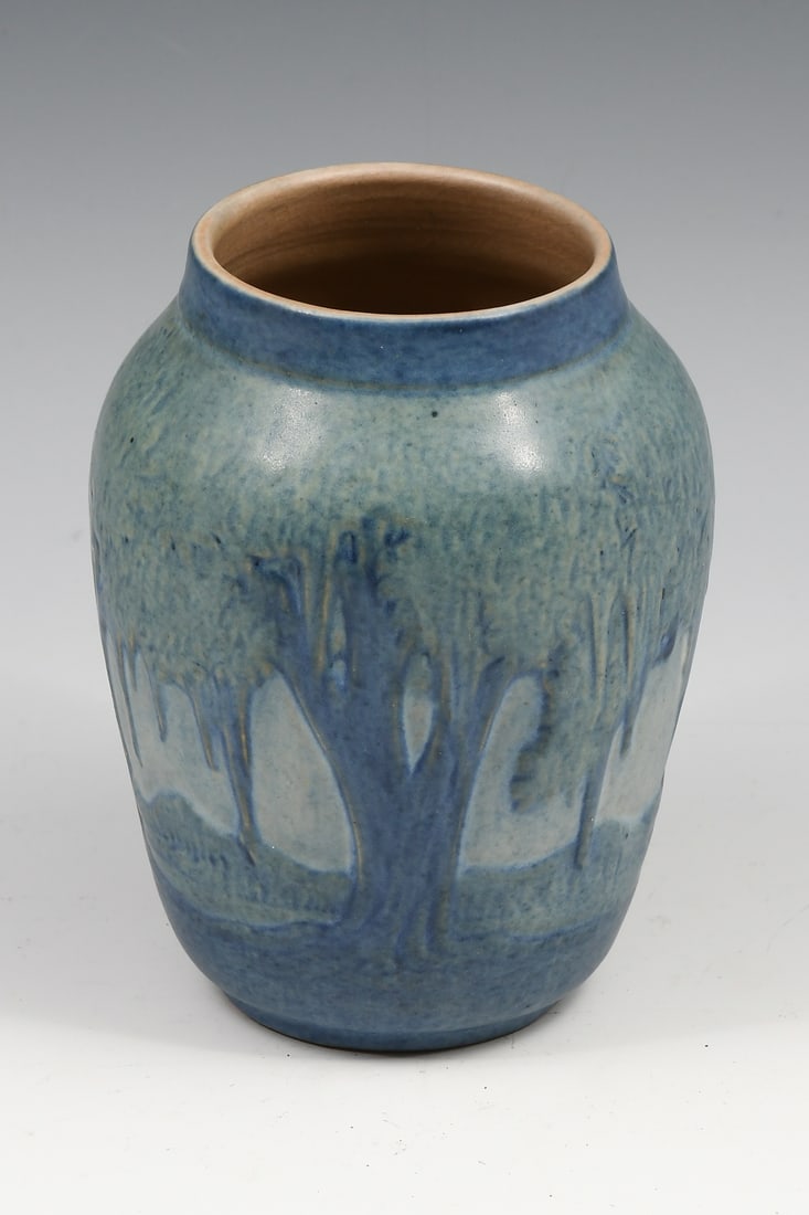 NEWCOMB COLLEGE "MOON & MOSS" POTTERY VASE (1 of 5)