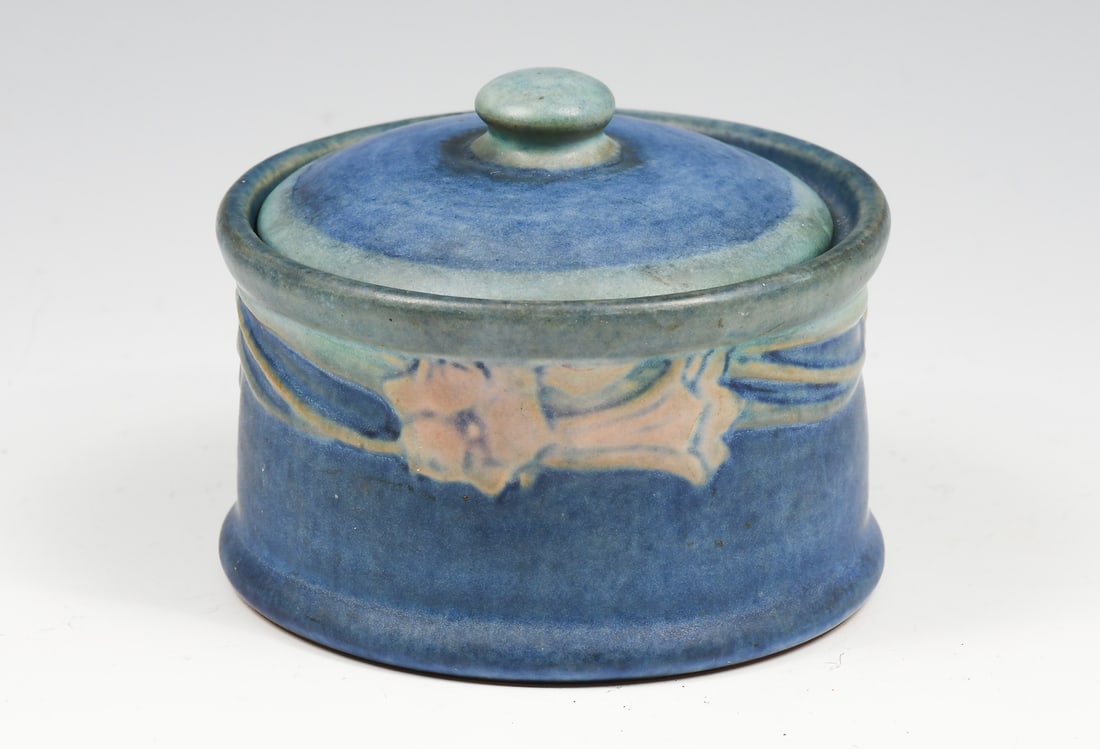 NEWCOMB COLLEGE POTTERY COVERED JAR (1 of 5)