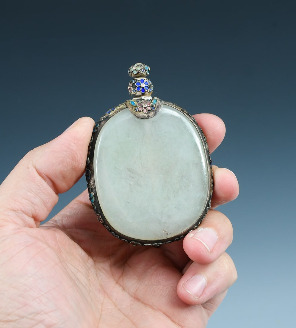 JADE SNUFF BOTTLE ORNAMENTED WITH CLOISONNE (1 of 4)