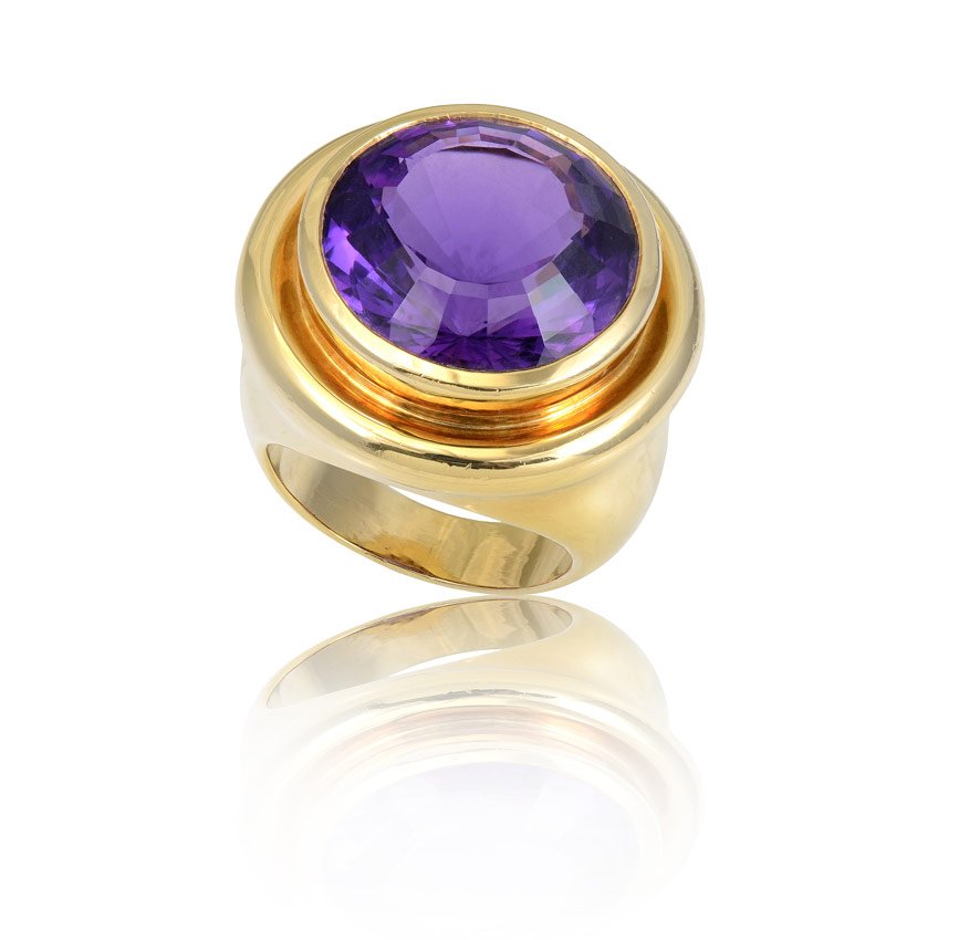 18K GOLD 11.25 CT AMETHYST RING STLE PALOMA PICASA: 18 KT 11.25 CT AMETHYST RING: 18K yellow gold ring very much in the manner of Paloma Picasso for Tiffany featuring an approx. 11.25 Ct round brilliant cut amethyst. Unsigned. Size 6. Weight Approx. 26