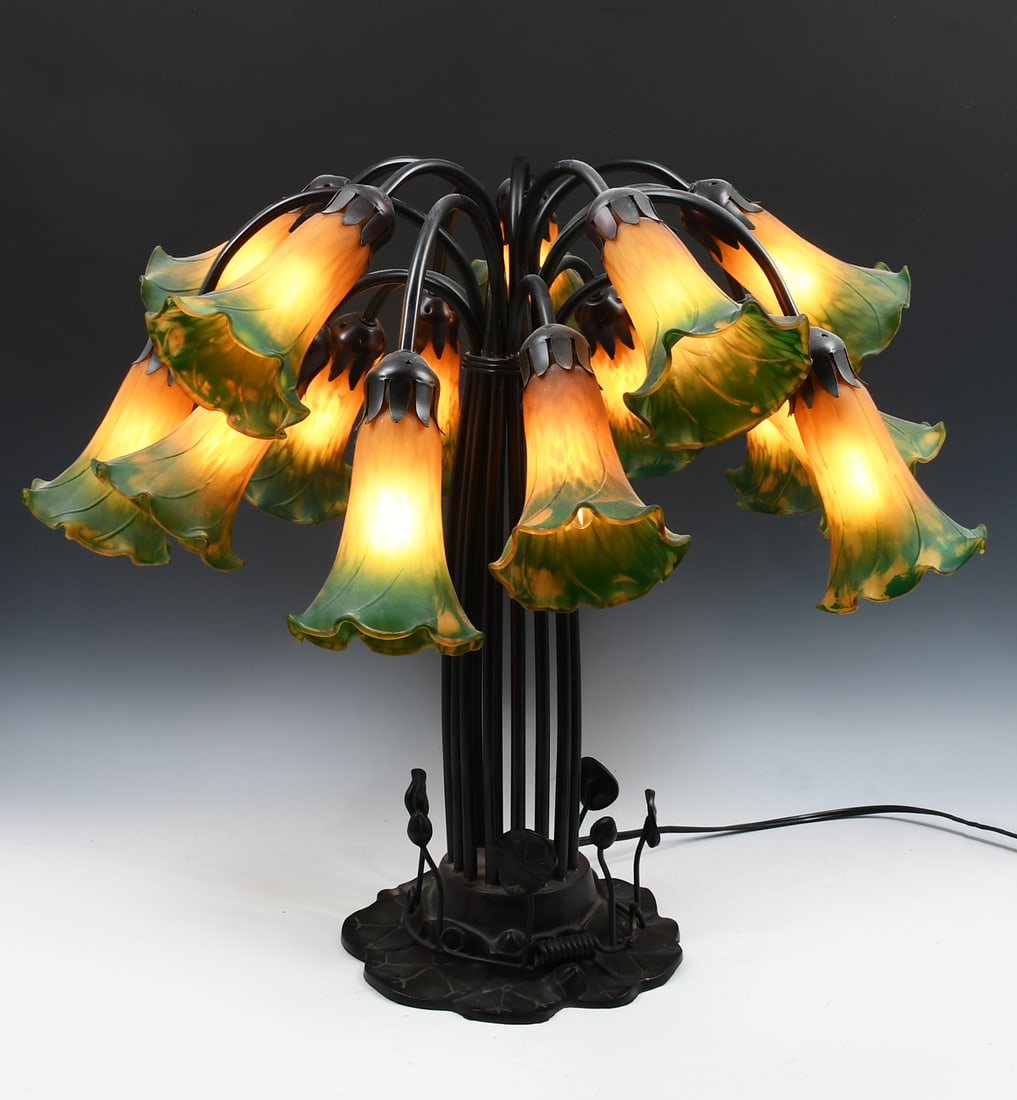 15- LIGHT TIFFANY STYLE LILY PAD / TULIP LAMP (1 of 3)