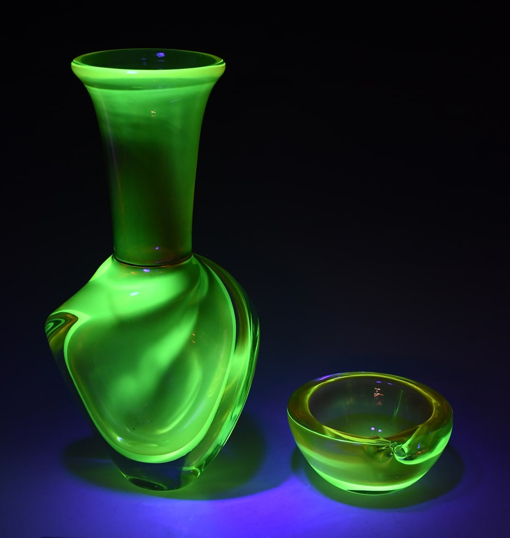 2 PC. MURANO CRANBERRY VASELINE ART GLASS: 2 PC. MURANO CRANBERRY VASELINE ART GLASS: Comprising; 1- Thick walled Cigar Ashtray / Bowl. 1- Thick walled vase with a twisted body & a flared rim. Attributed to Antonio Da Ros for Cenedese. Largest