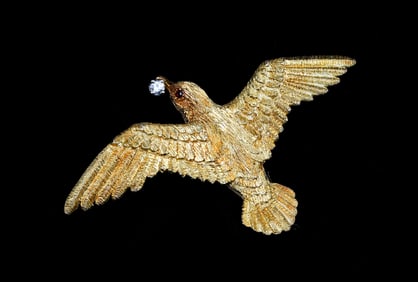 CHARMING 18K VINTAGE DIAMOND & RUBY DOVE BROOCH