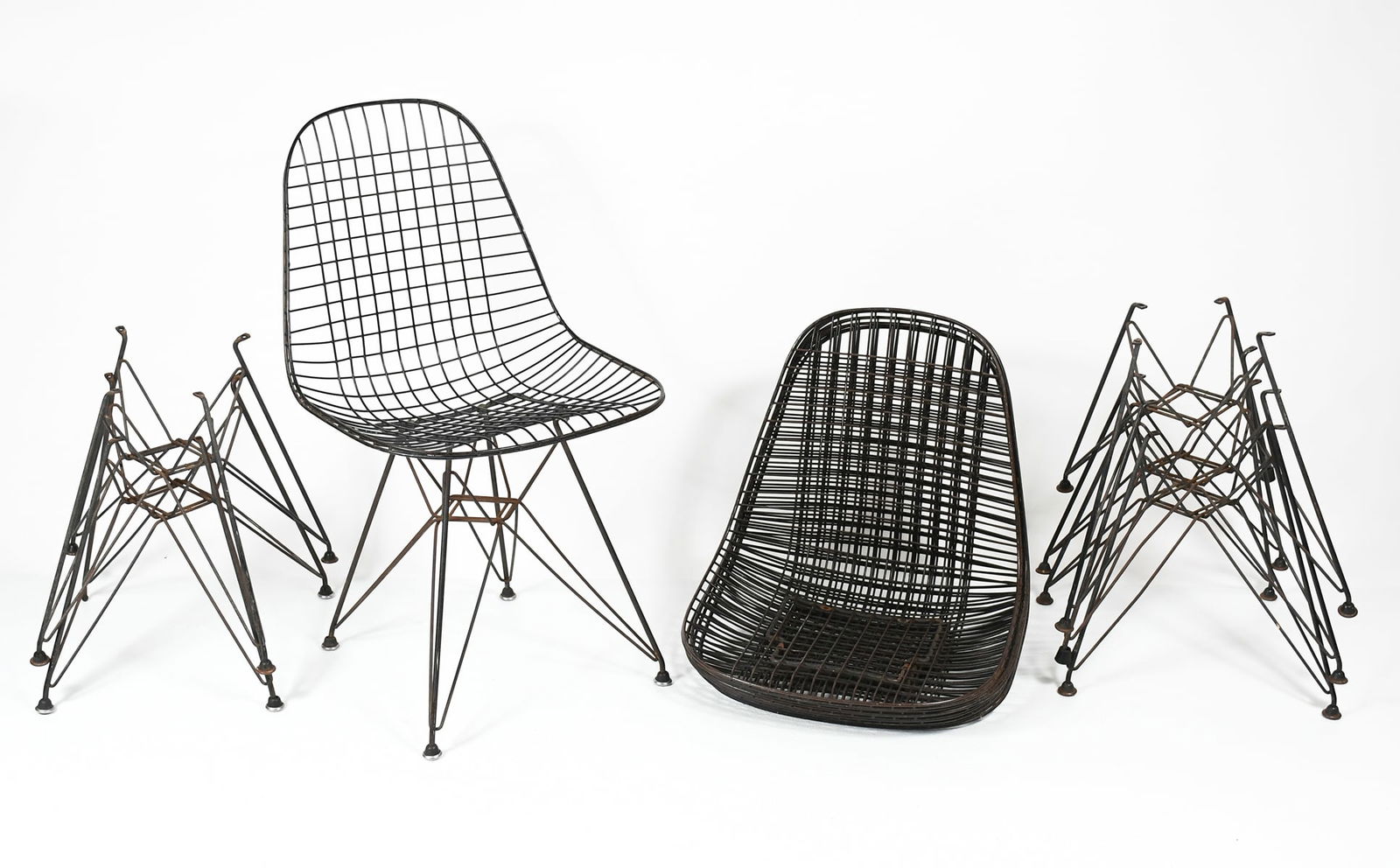 6 MID-CENTURY MODERN EAMES DKR WIRE CHAIRS: 6 MID-CENTURY MODERN EAMES DKR WIRE CHAIRS: Six 1960's Ray & Charles Eames wire side chair DKR with Eiffel Tower bases, in a black finish, manufactured by Herman Miller. Approx. 31.875" h x 18.75" w x