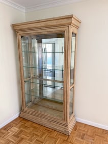 LARGE LIGHTED 6- SHELF CURIO / DISPLAY CABINET