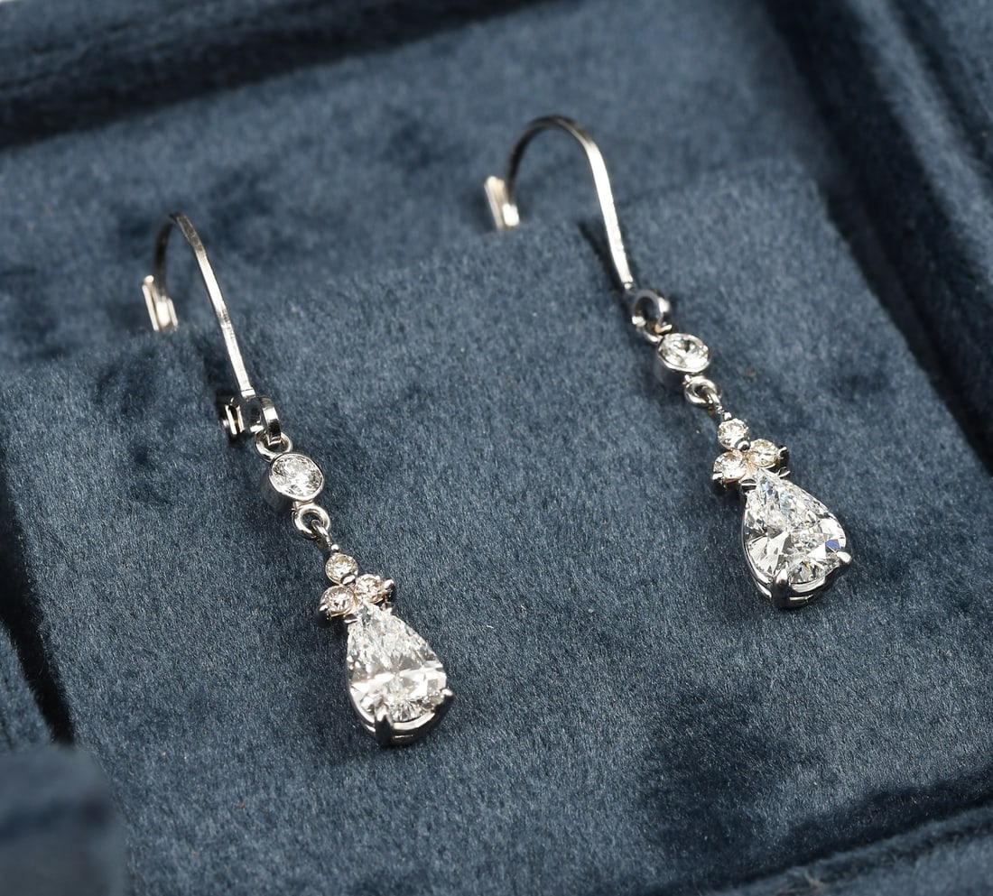 SPECTACULAR 18K EARWIRE PEAR SHAPE DIAMONDS (1 of 6)