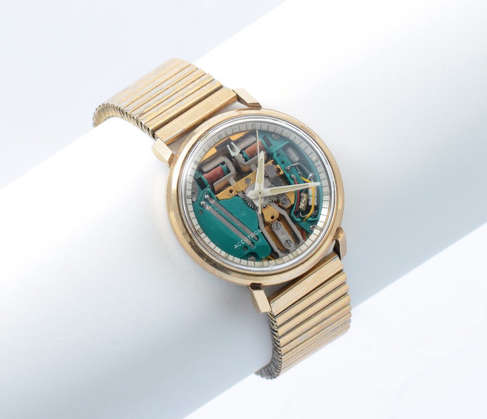 SUPER COOL BULOVA ACCUTRON SPACEVIEW WATCH: VINTAGE BULOVA SPACEVIEW ACCUTRON WATCH: In good working order. Gold filled bezel. Battery operated. Set the time on the back. Speidel type band.