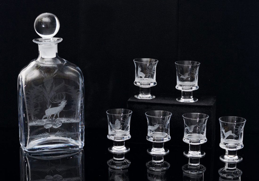 INTAGLIO CUT DECANTER & 6 LIQUOR GLASSES: INTAGLIO CUT DECANTER & 6 LIQUOR GLASSES: The decanter, 9 1/2''. The glasses, 2 3/4''.