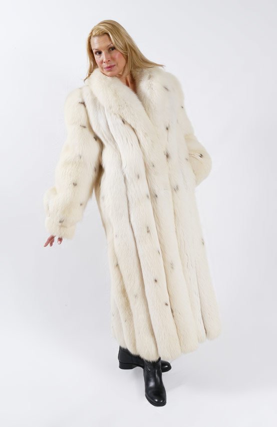 LONG WHITE FUR COAT
