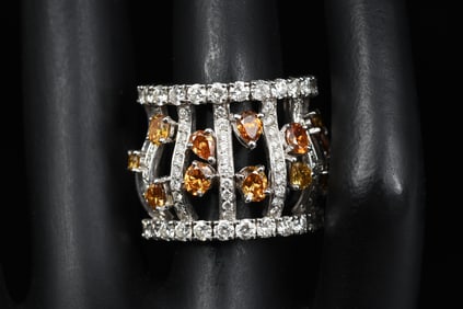 UNIQUE 18K FANCY ORANGE & YELLOW DIAMOND RING