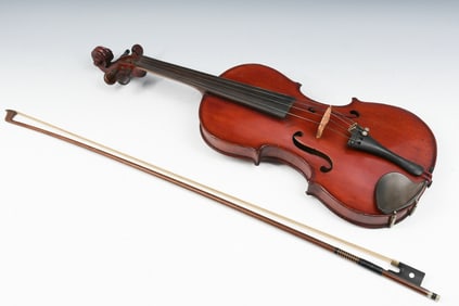 CIRCA 1900 ALBERT GOTZ VIOLIN & GERMAN BOW IN CASE