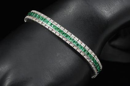 18K WHITE GOLD EMERALD AND DIAMOND BRACELET