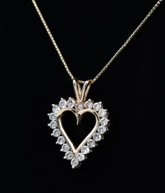 10K ELEGANT DIAMOND HEART PENDANT
