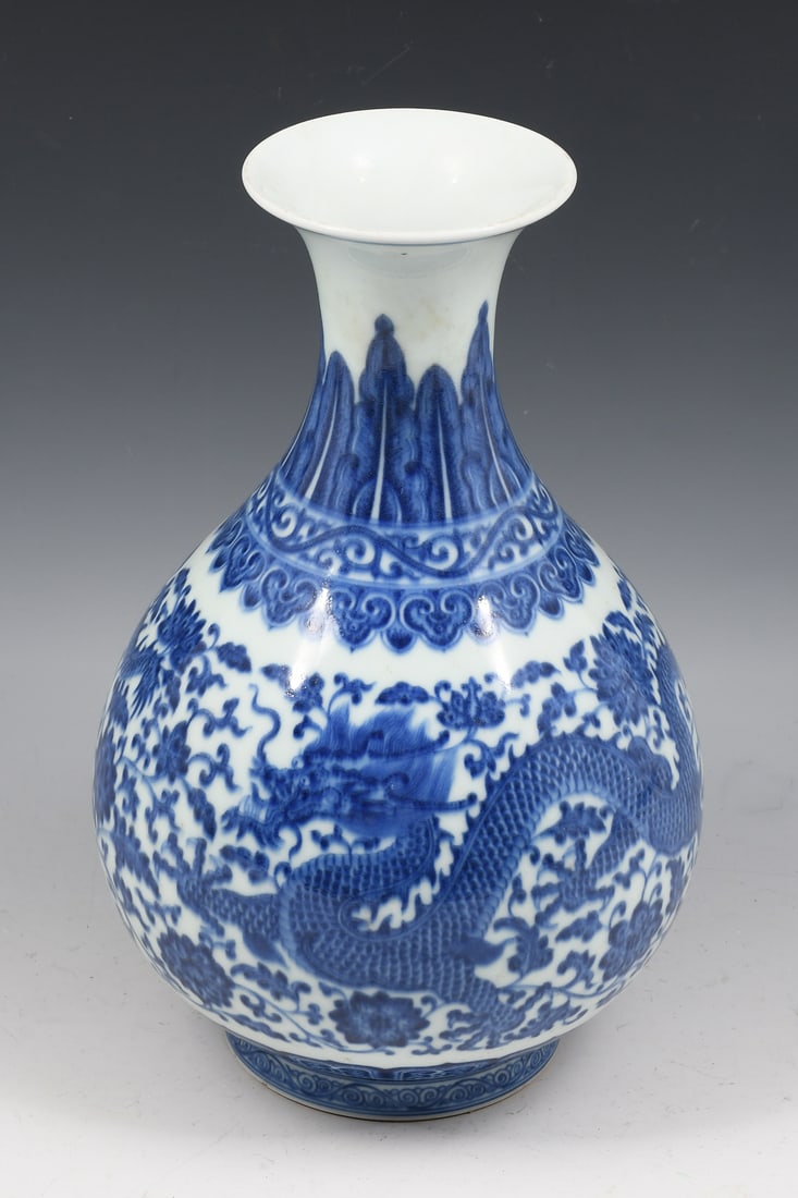 CHINESE BLUE & WHITE PORCELAIN DRAGON MOTIF VASE: CHINESE BLUE & WHITE PORCELAIN DRAGON MOTIF VASE: A Pear-shaped Chinese Porcelain vase, having Dragons amongst a Floral & foliate motif ground. Qianlong (1736-1795) mark at the underside. Approx. 12" 