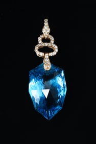 STUNNING 14K BLUE TOPAZ PENDANT