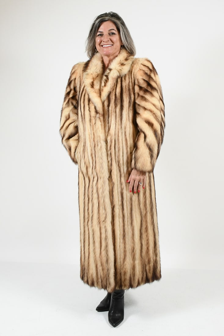LUXURIOUS FITCH FULL LENGTH FUR COAT (1 of 4)
