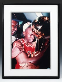 UPPER DECK AUTOGRAPHED MICHAEL JORDON TROPHY PHOTO