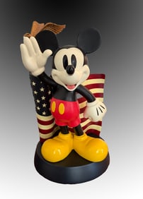 DISNEY MICKEY MOUSE SALUTES AMERICAN FLAG STATUE