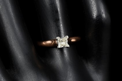 ELEGANT 14K ROSE GOLD SOLATAIRE DIAMOND RING