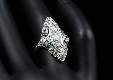 VINTAGE PLATINUM DIAMOND & EMERALD NAVETTE RING