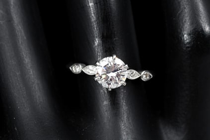 EXQUISITE PLATINUM DIAMOND SOLITAIRE RING