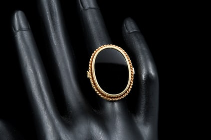 18K "CORLETTO" BLACK ONYX RING
