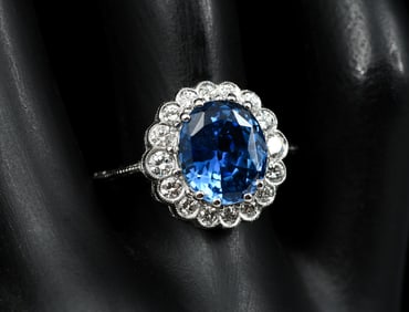 SPECTACULAR PLATINUM SAPPHIRE & DIAMOND RING