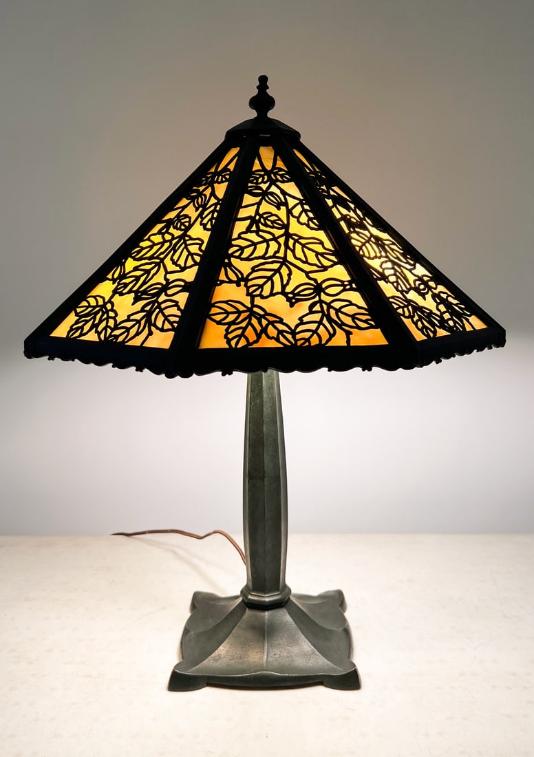 PATINATED METAL FILLIGREE SLAG GLASS TABLE LAMP (1 of 4)