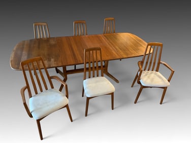DANISH STYLE TEAK DINING TABLE & 6 DINING CHAIRS