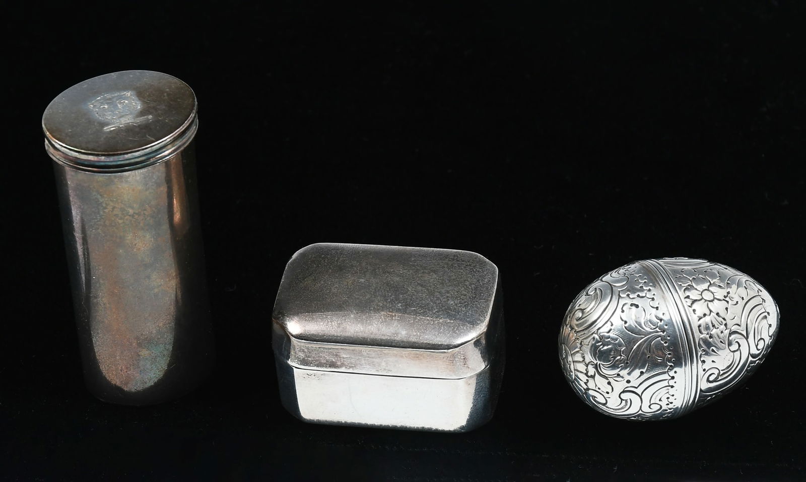 3 PC. ENGLISH STERLING SILVER NUTMEG GRATERS (1 of 7)